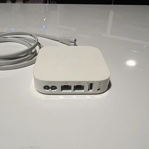 Apple airport WiFi router